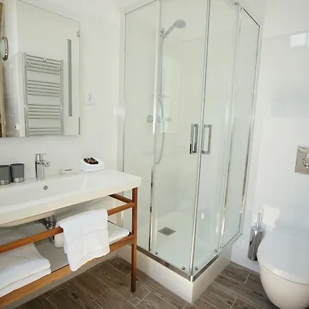 Les Trois Lys Hotell 3*
