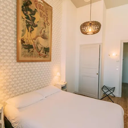 Les Trois Lys Hotell Condom