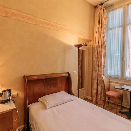 Les Trois Lys Hotell Condom