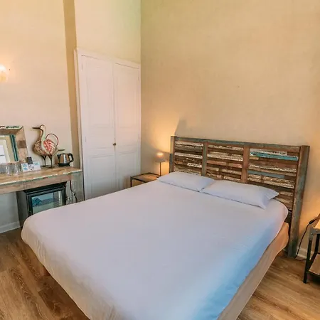 Les Trois Lys Hotell 3*