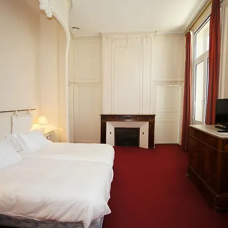 Les Trois Lys Hotell Condom