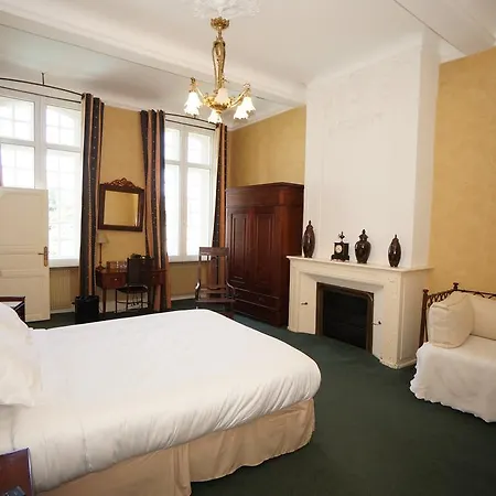 Les Trois Lys Hotell 3*