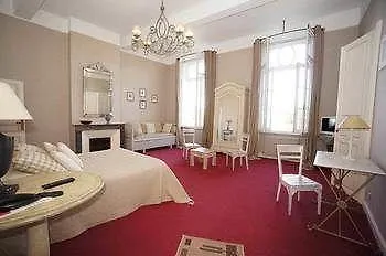 Les Trois Lys Hotell Condom